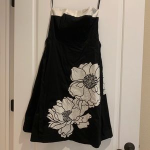 LIKE NEW White House Black Market strapless dress